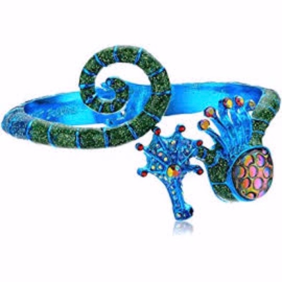 Betsey Johnson | Seahorse Glitter Hinge Bracelet - Picture 5 of 5